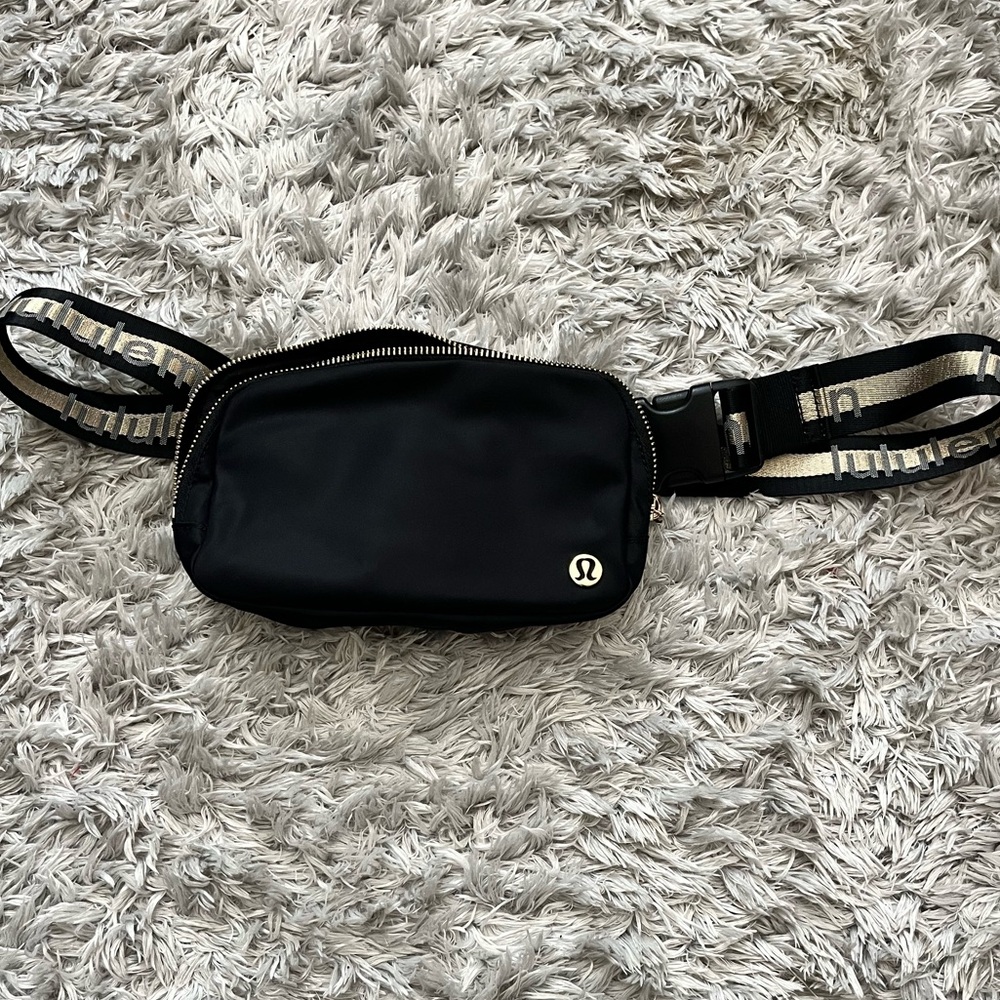 lululemon belt bag
